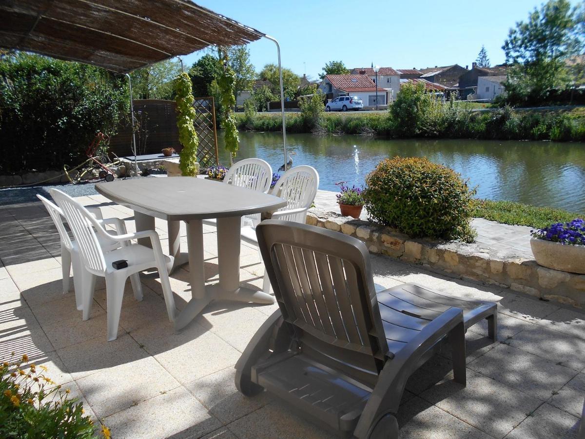 Marais Poitevin Bord Riviere Peche ,Barque, Velos, Wifi, Linge, Cheminee, Cuisine, Terrain De Boules La Taillee Exterior foto